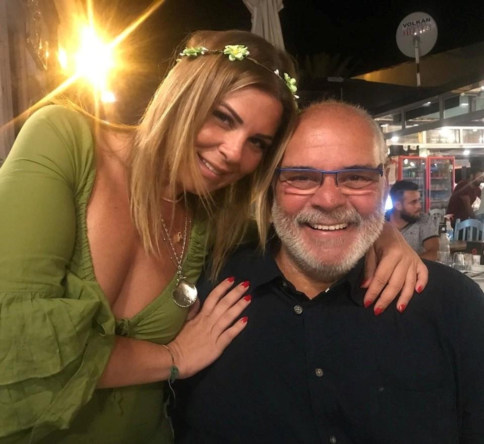 Rasim Öztekin'in Kızı Pelin Öztekin: Hayallerimi Paylaşıyorum 1 Rasim Öztekin: Türk Tiyatrosunun Unutulmaz Yüzü