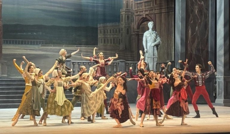 Romeo ve Juliet Bale Gösterisi: Sanatseverleri Büyüleyecek Büyülü Bir Deneyim! 1 romeo-ve-juliet-bale-gosterisi-sanatseverleri-buyuleyecek-buyulu-bir-deneyim-J3QBGFs1.jpg