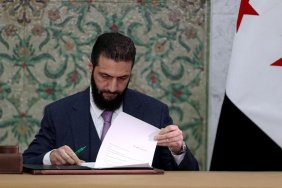 Şara'dan Tarihi Adım: Suriye'nin Geçici Anayasa Bildirgesi İmzalandı! 6 saradan-tarihi-adim-suriyenin-gecici-anayasa-bildirgesi-imzalandi-lkYNamnA.jpg