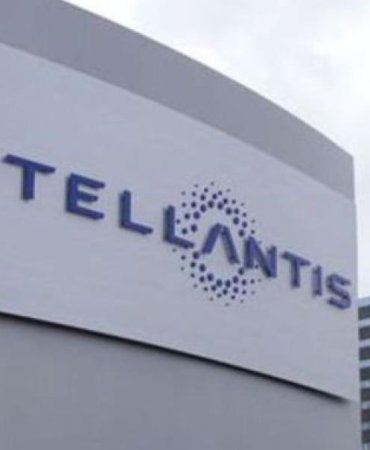 stellantisin-2024-55-milyar-euro-ile-rekor-k-r-sirketin-gelecegi-parliyor-5leUCasp.jpg
