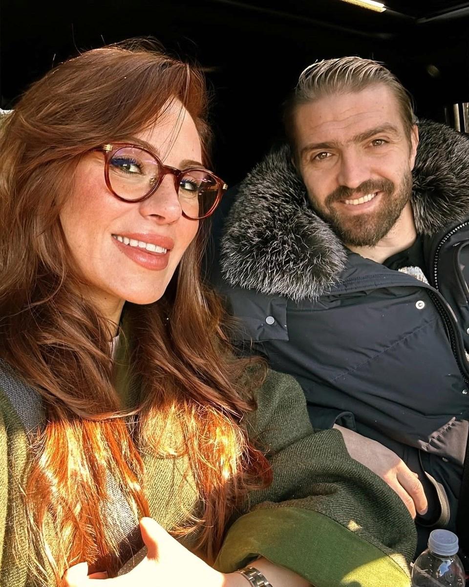 Şükran Ovalı ve Caner Erkin'in Unutulmaz Tanışma Hikayesi: 14 Defa Telefonla Engelledim! 1 Şükran Ovalı ve Caner Erkin'in Aşk Hikayesi