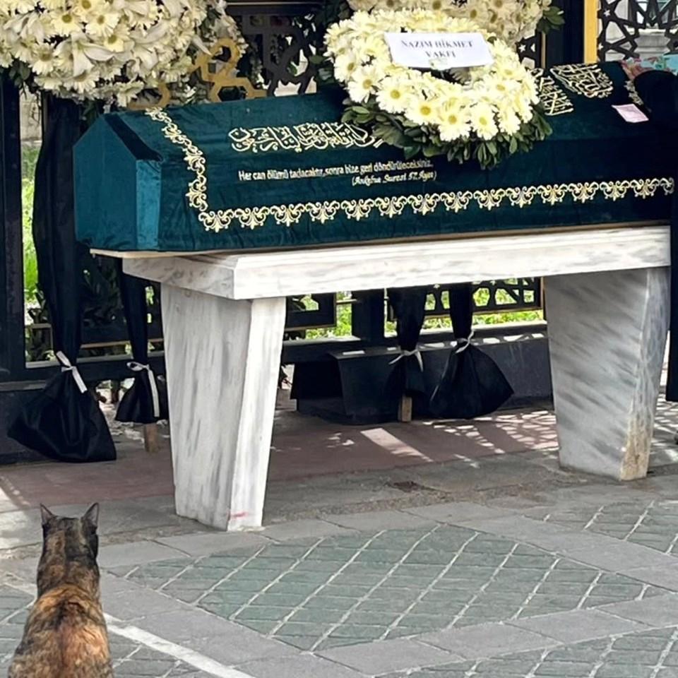 Tarık Akan’ın Hayat Arkadaşı Acun Günay’ın Veda Töreni: Bu Anlar Gözyaşlarına Boğdu! Şok Edici Detaylar! 2 Tarık Akan’ın Hayat Arkadaşı Acun Günay’ın Veda Töreni: Bu Anlar Gözyaşlarına Boğdu! Şok Edici Detaylar!