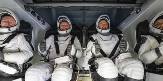 Trump’tan Astronotlara Jest: “Fazla Mesaiyi Kendi Cebimden Öderim”