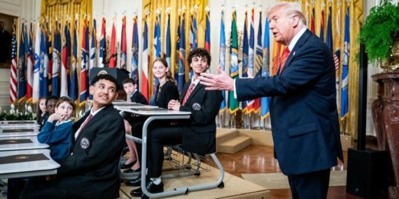 Trump’tan Eğitim Bakanlığına Radikal Müdahale: Öğrenci Kredileri ve Özel Eğitim Yetkisi Başka Kurumlara Devrediliyor