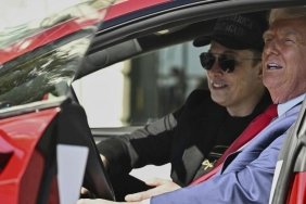 Trump'tan Elon Musk'a Şaşırtan Hediye: Araba Fakat Kullanımına İzin Yok! 6 trumptan-elon-muska-sasirtan-hediye-araba-fakat-kullanimina-izin-yok-f7CTdIsM.jpg