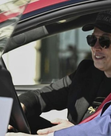 Trump'tan Elon Musk'a Şaşırtan Hediye: Araba Fakat Kullanımına İzin Yok! 6 trumptan-elon-muska-sasirtan-hediye-araba-fakat-kullanimina-izin-yok-f7CTdIsM.jpg
