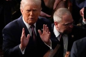 Trump’tan Kanada ve Meksika’ya Gümrük Krizi: Piyasalar Sarsıldı, Yatırımcı Güveni Zedelendi 4 trumptan-kanada-ve-meksikaya-gumruk-krizi-piyasalar-sarsildi-yatirimci-guveni-zedelendi-DvnRBiX3.jpg