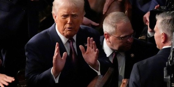 Trump’tan Kanada ve Meksika’ya Gümrük Krizi: Piyasalar Sarsıldı, Yatırımcı Güveni Zedelendi