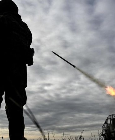 Ukrayna'da Sarsıcı Gelişmeler: Askeri Sanayi Tesislerine Şok Saldırı ve Donetsk'te İki Stratejik Yerleşim Merkezi Ele Geçirildi! 8 ukraynada-sarsici-gelismeler-askeri-sanayi-tesislerine-sok-saldiri-ve-donetskte-iki-stratejik-yerlesim-merkezi-r7fwvnv2.jpg
