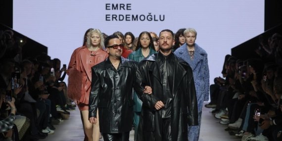 Uraz Kaygılaroğlu Moskova Moda Haftası’nda Podyuma Çıktı Emre Erdemoğlu’nun Koleksiyonu Büyük İlgi Gördü