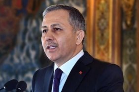 Bakan Yerlikaya duyurdu: Minguzzi ailesini tehdit edenler yakalandı 1 bakan-yerlikaya-duyurdu-minguzzi-ailesini-tehdit-edenler-yakalandi-fGh676Qe.jpg