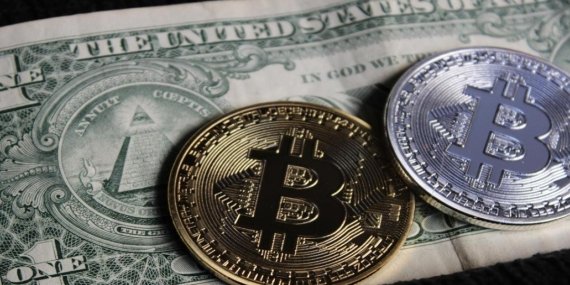 BlackRock CEO’sundan Dolar Uyarısı: Bitcoin Rezerv Para Olabilir mi?