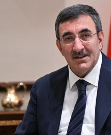 Cevdet Yılmaz: ABD’nin Gümrük Tarifeleri Türkiye’ye Yeni Fırsatlar da Getirebilir 7 cevdet-yilmaz-abdnin-gumruk-tarifeleri-turkiyeye-yeni-firsatlar-da-getirebilir-nTMbQRDT.jpg