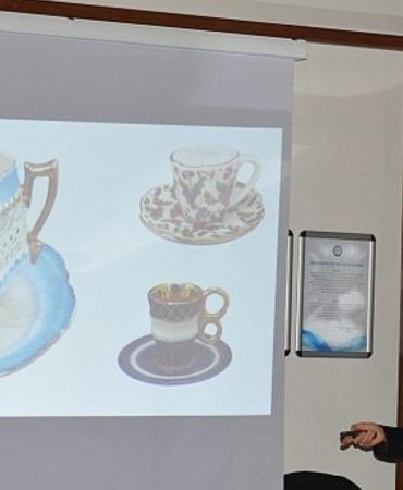 Ege Üniversitesi’nde “İçinde Hayat Olan Fincanlar” Söyleşisi Yoğun İlgi Gördü 2 ege-universitesinde-icinde-hayat-olan-fincanlar-soylesisi-yogun-ilgi-gordu-u2Wwx48z.jpg