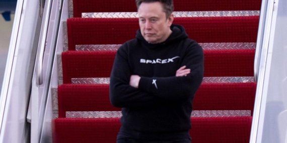 Elon Musk’tan Trump’ın Danışmanına Sert Sözler: “Bir Çuval Taştan Daha Aptal”
