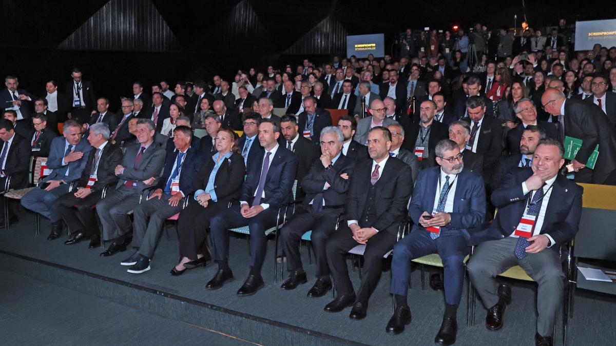 Enerjide akıllı dönüşüm vurgusu IICEC Konferansı’nda Türkiye'nin yeni enerji vizyonu şekillendi 2 enerjide-akilli-donusum-vurgusu-iicec-konferansinda-turkiyenin-yeni-enerji-vizyonu-sekillendi-hyPljgSX.jpg