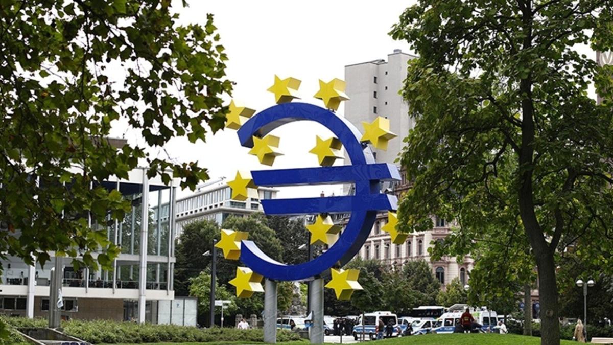 Euro Bölgesi’nde İşsizlik Düşüşte: Gençler Hâlâ Risk Altında 2 euro-bolgesinde-issizlik-dususte-gencler-h-l-risk-altinda-nnNwyyTM.jpg