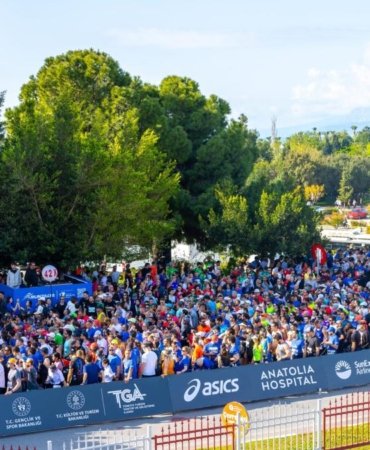 gloria-hotels-resorts-runtalya-maratonunda-parilti-dernegi-icin-kostu-9ctJOUmV.jpg