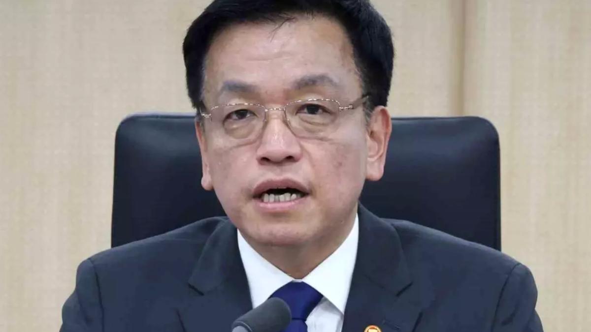 Güney Kore’de Muhalefetten Yeni Hamle: Maliye Bakanı Choi için Azil Önergesi Mecliste 2 guney-korede-muhalefetten-yeni-hamle-maliye-bakani-choi-icin-azil-onergesi-mecliste-GSk5nhbx.jpg