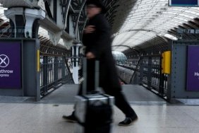 Heathrow Havalimanı ile Londra Arası Tren Seferleri Yangın Nedeniyle Aksadı 1 heathrow-havalimani-ile-londra-arasi-tren-seferleri-yangin-nedeniyle-aksadi-Ymeut6Qz.jpg