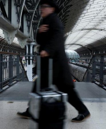 Heathrow Havalimanı ile Londra Arası Tren Seferleri Yangın Nedeniyle Aksadı 8 heathrow-havalimani-ile-londra-arasi-tren-seferleri-yangin-nedeniyle-aksadi-Ymeut6Qz.jpg