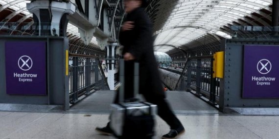 Heathrow Havalimanı ile Londra Arası Tren Seferleri Yangın Nedeniyle Aksadı