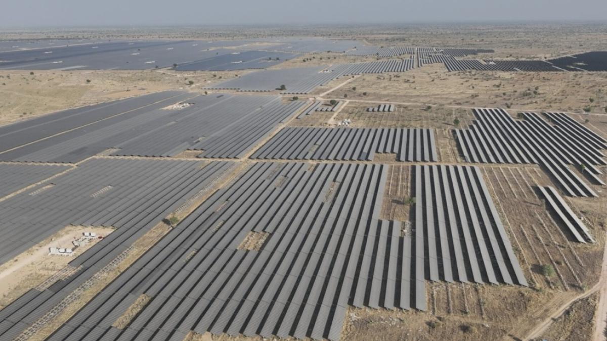 Hindistan, güneş enerjisi kurulumunda rekor kırdı 2 hindistan-gunes-enerjisi-kurulumunda-rekor-kirdi-XSsE7fwD.jpg