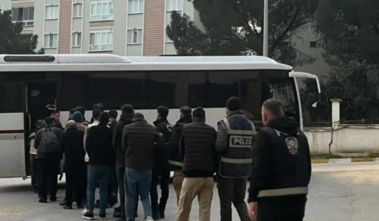 İBB Yolsuzluk Soruşturmasında 18 Tutuklama 6 ibb-yolsuzluk-sorusturmasinda-18-tutuklama-3Qc1VYM3.jpg