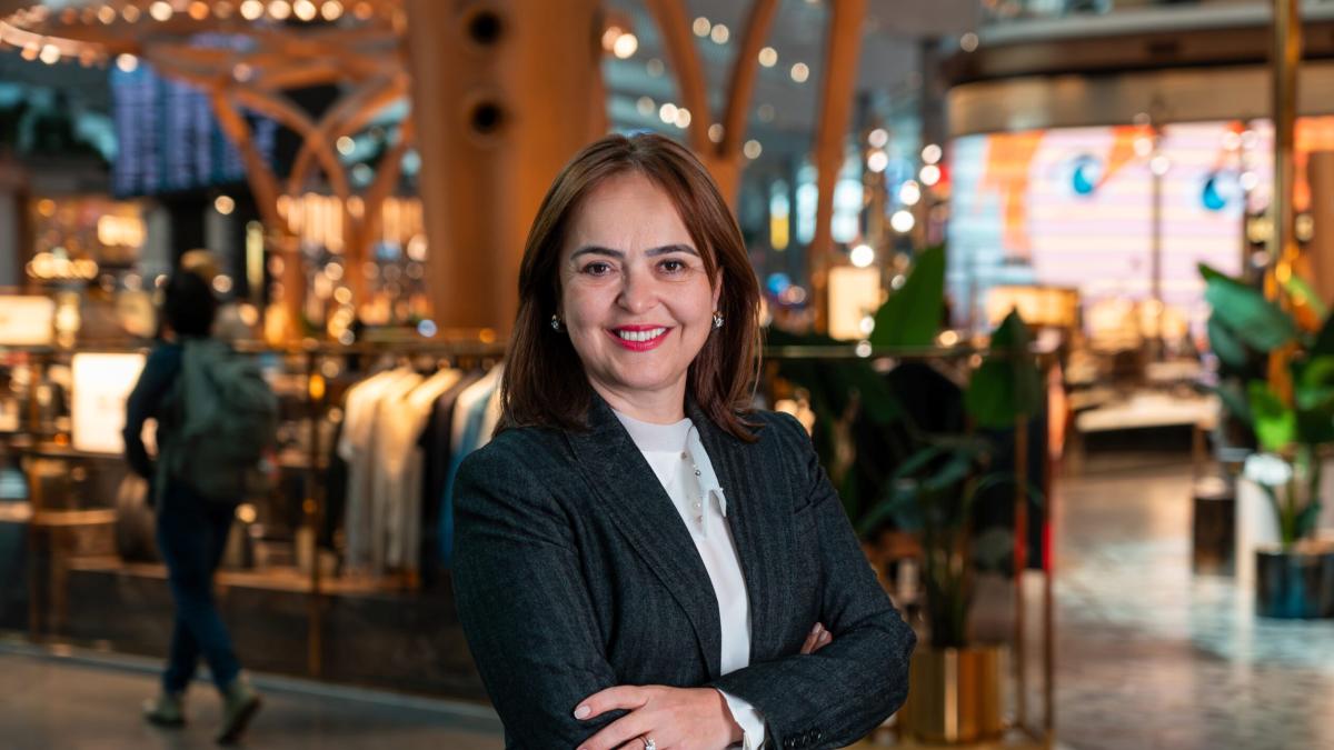 İGA Havalimanı'nda Üst Düzey Atama: Selda Seçkinler Oba İnsan Kaynakları'nın Yeni Lideri Oldu 2 iga-havalimaninda-ust-duzey-atama-selda-seckinler-oba-insan-kaynaklarinin-yeni-lideri-oldu-2AhPPtiE.jpg
