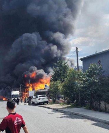 İstanbul Başakşehir’de Kimya Deposunda Korkutan Yangın 7 istanbul-basaksehirde-kimya-deposunda-korkutan-yangin-j1Mb4d54.jpg