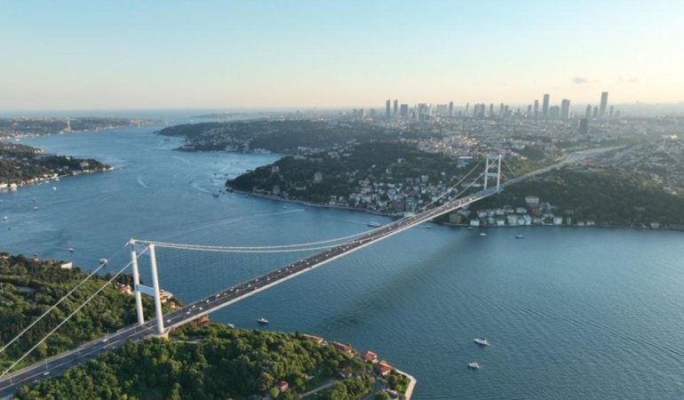 istanbulda-nisan-gunesi-yuzunu-gosterdi-wktwzKxK.jpg