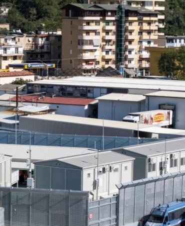 İtalya, Reddi Verilen Göçmenleri Arnavutluk’taki Geri Gönderme Merkezlerine Taşıdı 9 italya-reddi-verilen-gocmenleri-arnavutluktaki-geri-gonderme-merkezlerine-tasidi-URLyYrkI.jpg