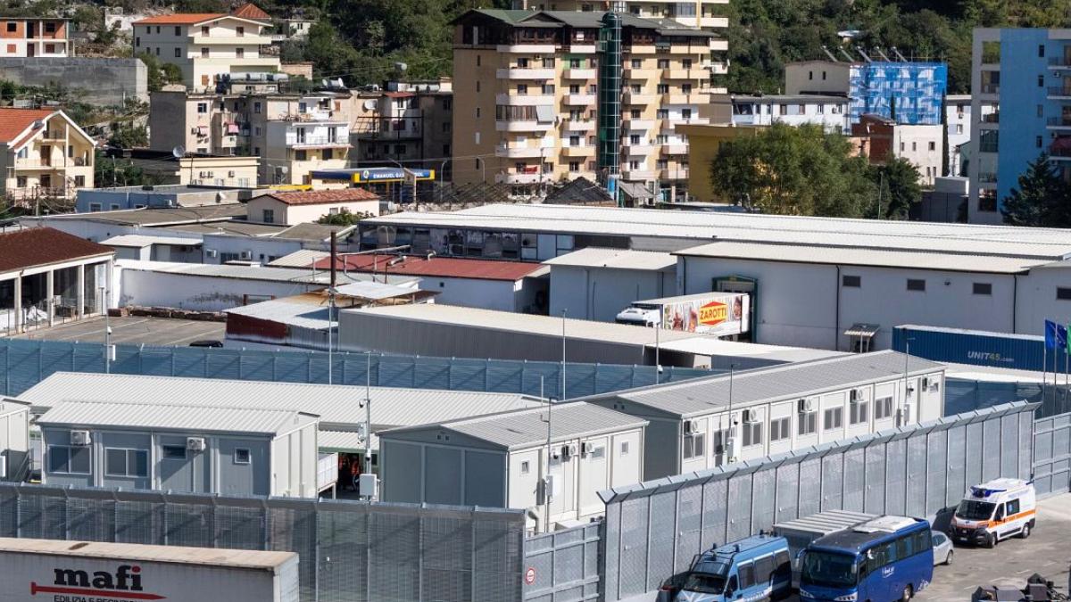 İtalya, Reddi Verilen Göçmenleri Arnavutluk’taki Geri Gönderme Merkezlerine Taşıdı 2 italya-reddi-verilen-gocmenleri-arnavutluktaki-geri-gonderme-merkezlerine-tasidi-URLyYrkI.jpg
