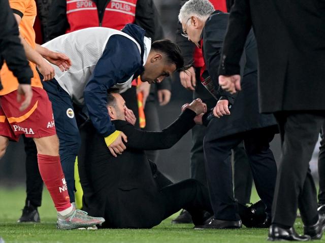 Jose Mourinho'nun Okan Buruk'a Müdahalesi Dünya Basınında Olay Oldu 2 Jose Mourinho'nun Okan Buruk'a Müdahalesi Dünya Basınında Olay Oldu
