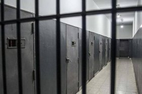 New York Cezaevlerinde Tarihi Kriz: Grev Yapan 2 Bin Görevli İşten Atıldı, Mahkumlara Erken Tahliye Yolu Açıldı 13 new-york-cezaevlerinde-tarihi-kriz-grev-yapan-2-bin-gorevli-isten-atildi-mahkumlara-erken-ROREjkpp.jpg