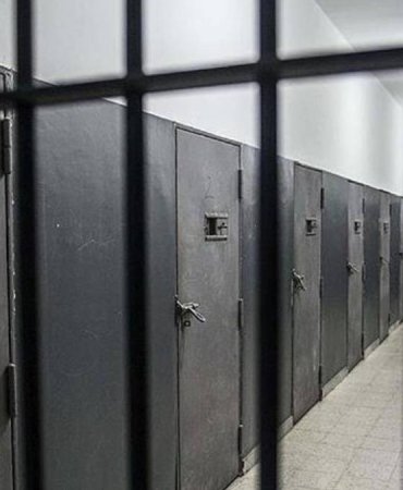 New York Cezaevlerinde Tarihi Kriz: Grev Yapan 2 Bin Görevli İşten Atıldı, Mahkumlara Erken Tahliye Yolu Açıldı 2 new-york-cezaevlerinde-tarihi-kriz-grev-yapan-2-bin-gorevli-isten-atildi-mahkumlara-erken-ROREjkpp.jpg