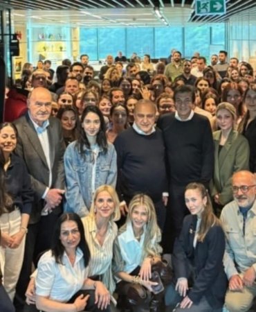 Orka Holding’de Sürpriz Kutlama: Süleyman Orakçıoğlu Yeni Yaşına Ekibiyle Girdi 2 orka-holdingde-surpriz-kutlama-suleyman-orakcioglu-yeni-yasina-ekibiyle-girdi-UJYbtZca.jpg