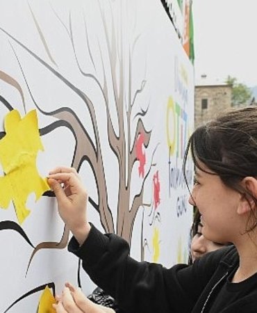 Osmangazi Belediyesi’nden Otizme Duyarlılık Etkinliği: Farkındalık Ağacına Puzzle Parçalarıyla Destek 3 osmangazi-belediyesinden-otizme-duyarlilik-etkinligi-farkindalik-agacina-puzzle-parcalariyla-destek-fmEgAyIf.jpg