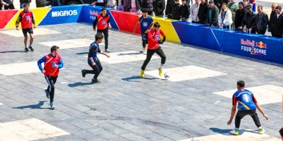 Red Bull Four 2 Score’da ilk finalistler belli oldu Real Besyo ve Medchester City İstanbul yolcusu