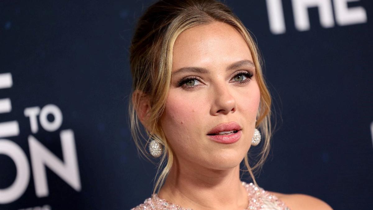 Scarlett Johansson'un Cannes'da Hem Oyuncu Hem de Yönetmen Olarak Yıldızlaştığı Anlar: Sinema Dünyasında Efsanevi Bir Dönüşüm! 3 scarlett-johanssonun-cannesda-hem-oyuncu-hem-de-yonetmen-olarak-yildizlastigi-anlar-sinema-dunyasinda-efsanevi-wTcMXJGA.jpg