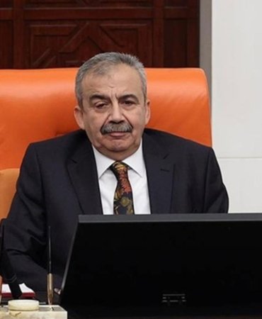 sirri-sureyya-onder-hastanede-kritik-kalp-ameliyatina-alindi-8fG7bZRz.jpg