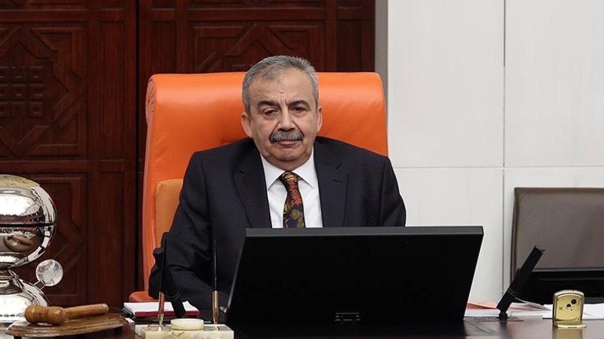 Sırrı Süreyya Önder hastanede kritik kalp ameliyatına alındı 2 sirri-sureyya-onder-hastanede-kritik-kalp-ameliyatina-alindi-8fG7bZRz.jpg