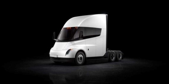 Tesla Semi Zor Günler Geçiriyor: Fiyatlar Uçtu, Gelecek Belirsiz