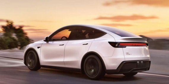 Tesla yeni güncellemeyle araç güvenliğini ve sürüş konforunu ileri taşıyor