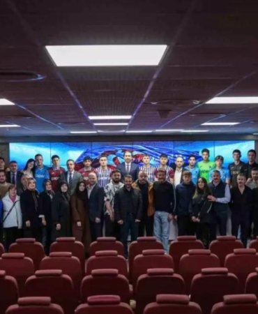 Trabzonspor’dan Geleceğe Yatırım: 13 U19 Oyuncusu Profesyonel Oldu 2 trabzonspordan-gelecege-yatirim-13-u19-oyuncusu-profesyonel-oldu-MqW3rw3H.jpg