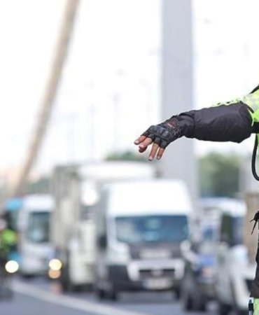 Trafik Cezaları Ağırlaşıyor: Hız ve Işık İhlallerine Yeni Düzenleme Geliyor 9 trafik-cezalari-agirlasiyor-hiz-ve-isik-ihlallerine-yeni-duzenleme-geliyor-LDGh3McH.jpg