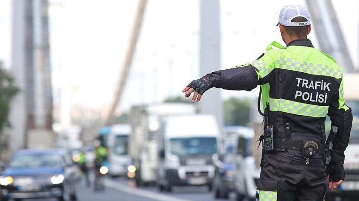 Trafik Cezaları Ağırlaşıyor: Hız ve Işık İhlallerine Yeni Düzenleme Geliyor 2 trafik-cezalari-agirlasiyor-hiz-ve-isik-ihlallerine-yeni-duzenleme-geliyor-LDGh3McH.jpg
