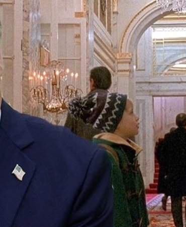 Trump'ın 7 Saniyelik Film Sahnesi: Bir Anlık Olayın Derin Analizi ve Toplumsal Yansımaları 4 trumpin-7-saniyelik-film-sahnesi-bir-anlik-olayin-derin-analizi-ve-toplumsal-yansimalari-jakabtyA.jpg