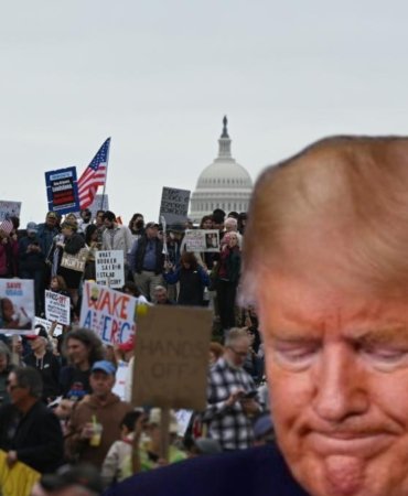 Trump’ın Başkanlığına Tepkiler Büyüyor: ABD ve Avrupa Sokakları Protestolarla Doldu 3 trumpin-baskanligina-tepkiler-buyuyor-abd-ve-avrupa-sokaklari-protestolarla-doldu-NnEbV8yD.jpg