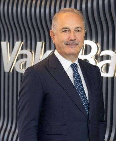 VakıfBank’ta Liderlik Güçlendi Abdi Serdar Üstünsalih Görevine Devam Edecek 9 vakifbankta-liderlik-guclendi-abdi-serdar-ustunsalih-gorevine-devam-edecek-HnF49jvr.jpg